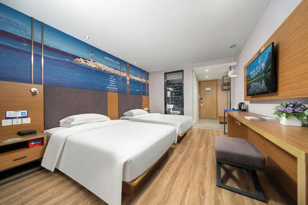 Stay at Guilin Downtown