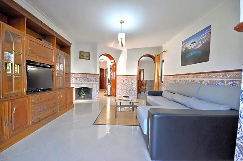 Private Pool Villa Walking Distance to Local Amenities