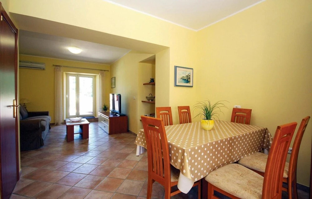 Awesome Home in Krnica With Wifi and 2 Bedrooms