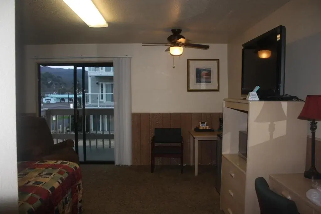 Sea Treasures Inn #104