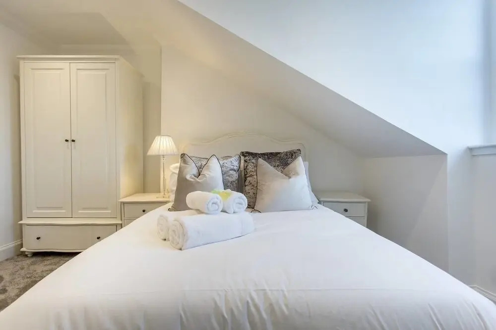 Luxury 4-bedroom Townhouse in Prestigious West End