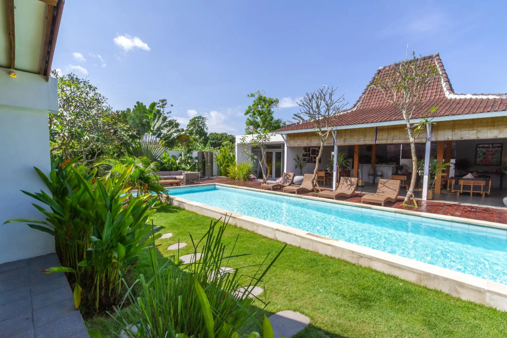Villa Nahema - 4BR Villa in Seminyak Next to the Beach