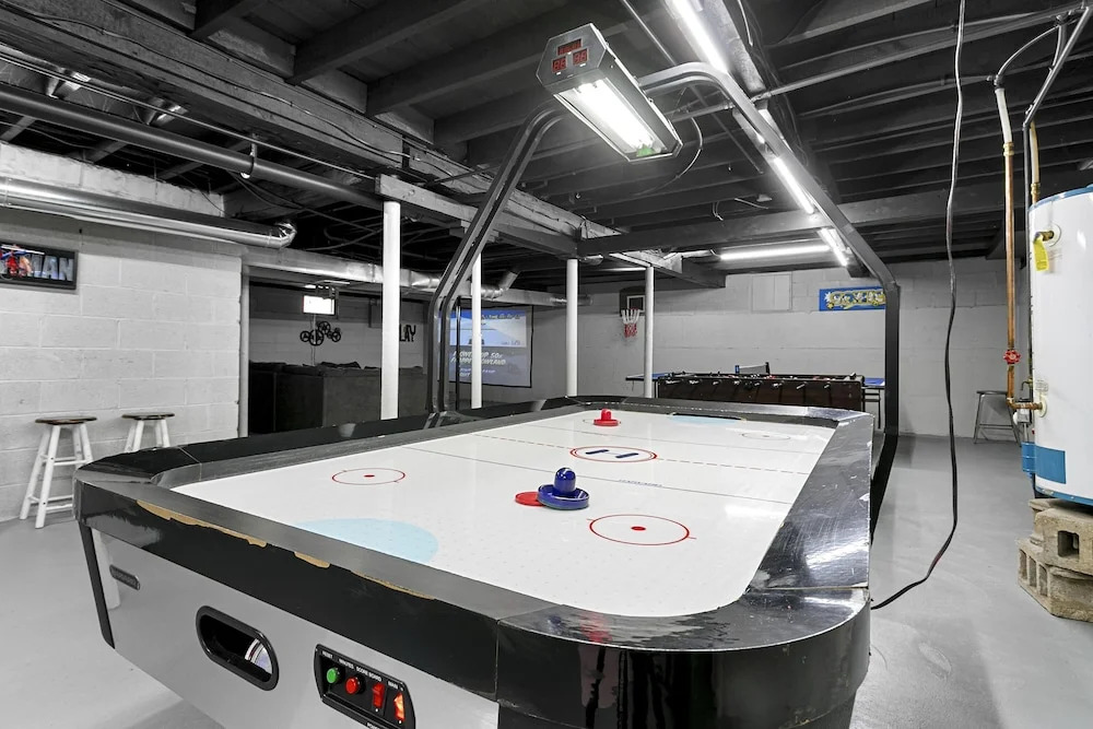 The Waterfront - Waterslide Game Room Sleeps 26