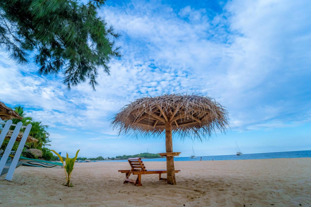 Trinco Beach by DSK