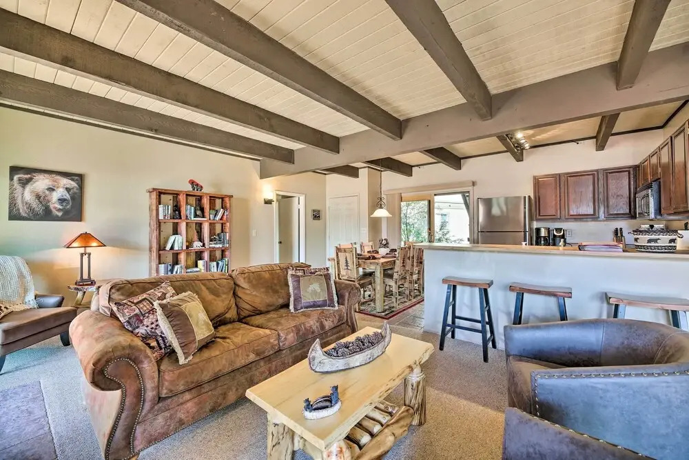 Patio & Fireplace: Country Club Pinetop Condo!