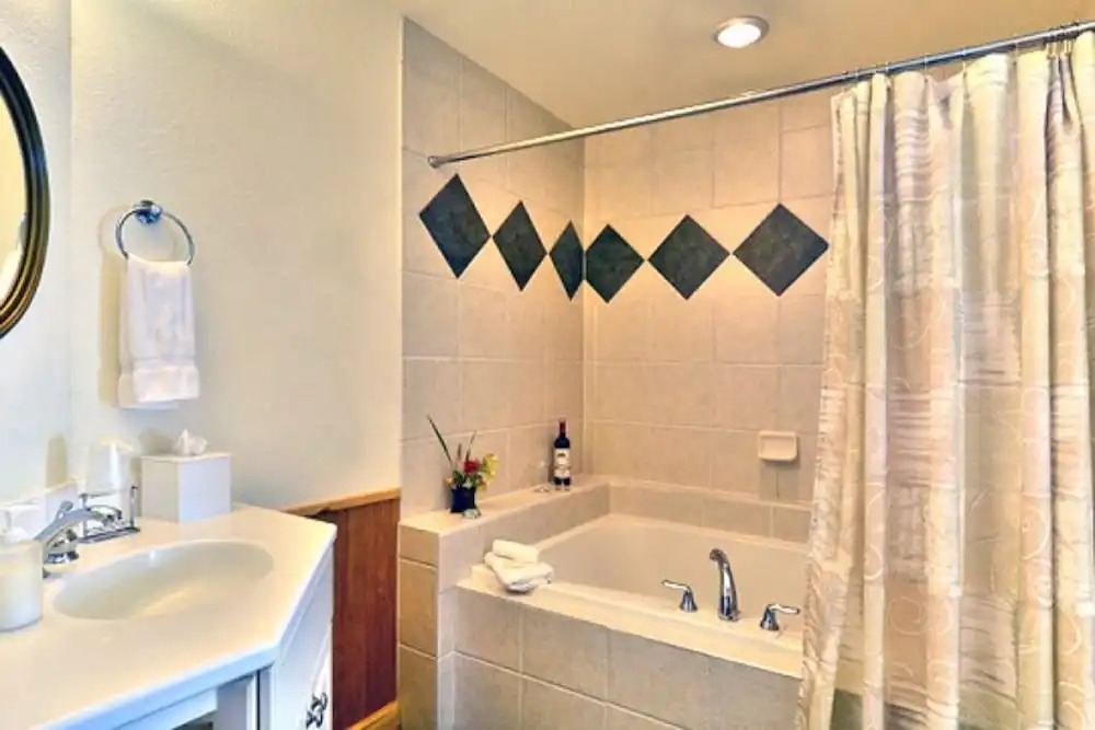 Bent Creek Lodge Bed & Breakfast