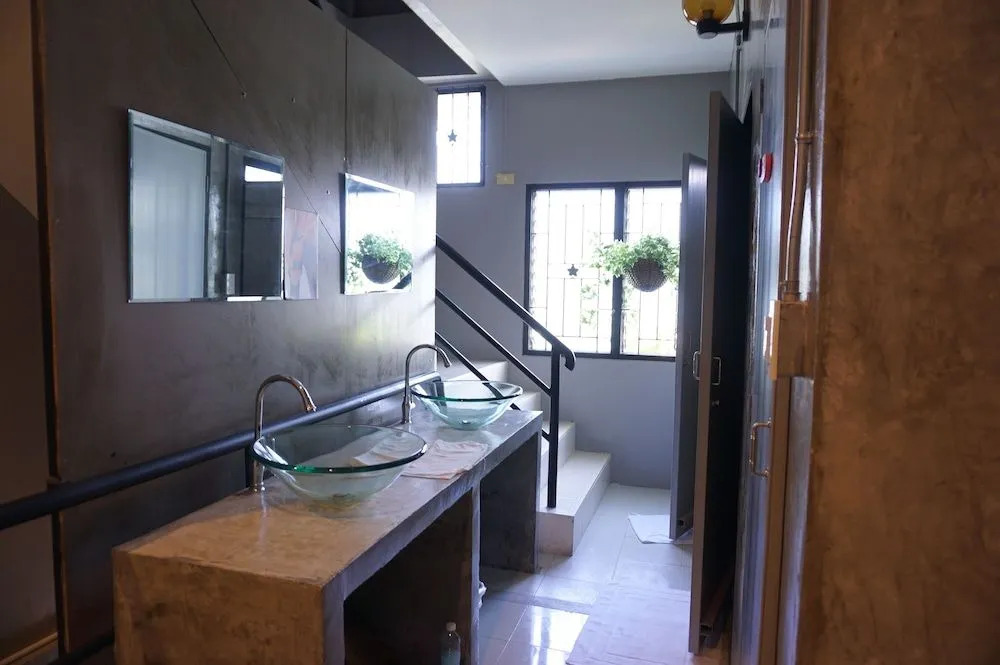 OK CHIC PHUKET HOSTEL