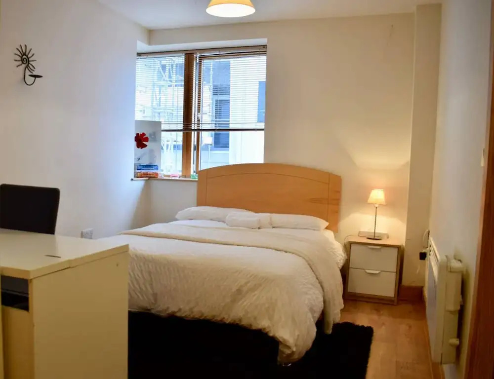 Spacious Ifsc 2 Bedroom Flat With Balcony