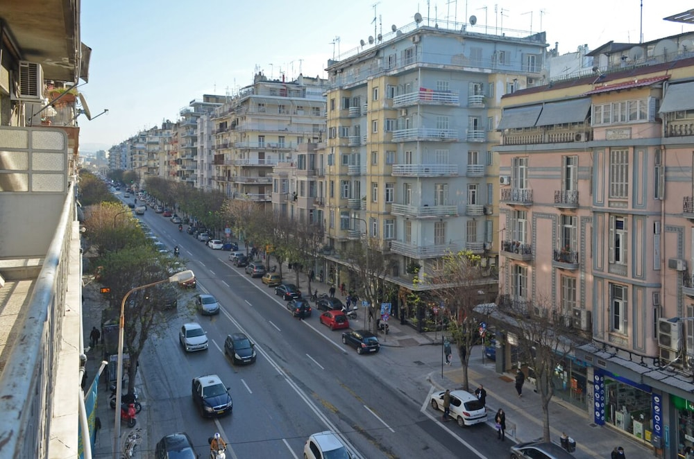Egnatia Central Spacious 3 Bd Apt