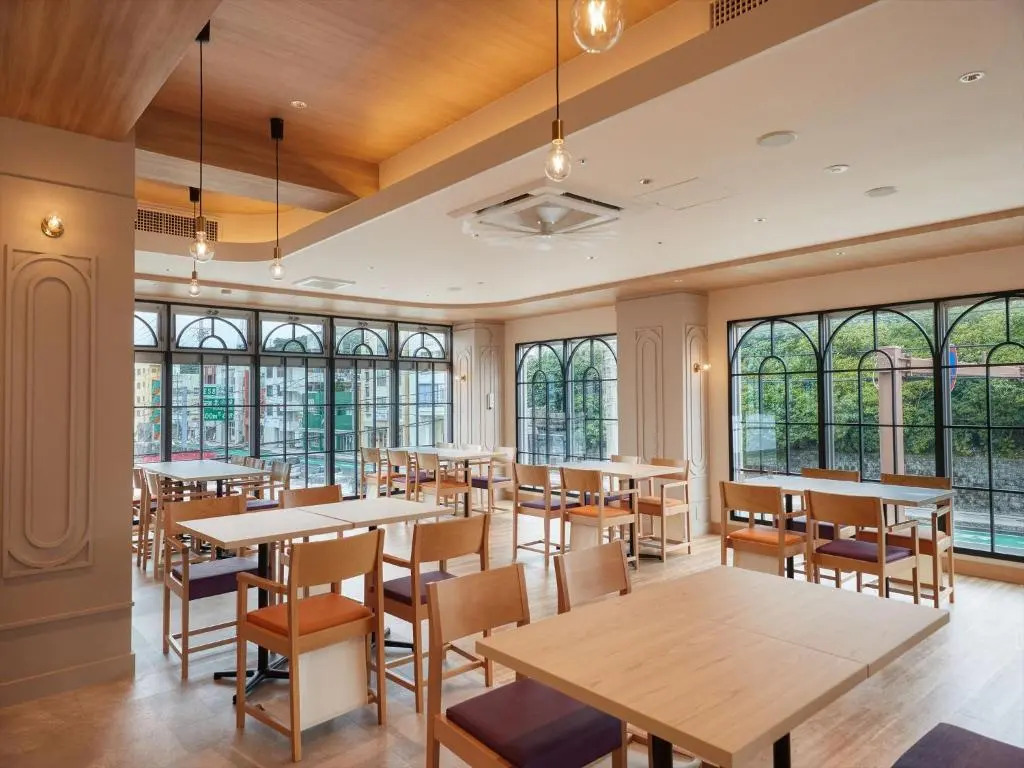 THE GRAND HOTEL GINOWAN