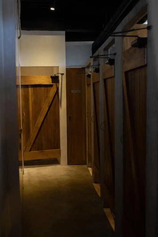 Bamba Capsule Hotel