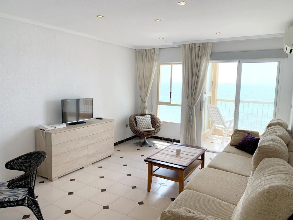 Apartment with 3 Bedrooms in Torrevieja, with Wonderful Sea View, Furnished Terrace And Wifi - 50 M From the Beach