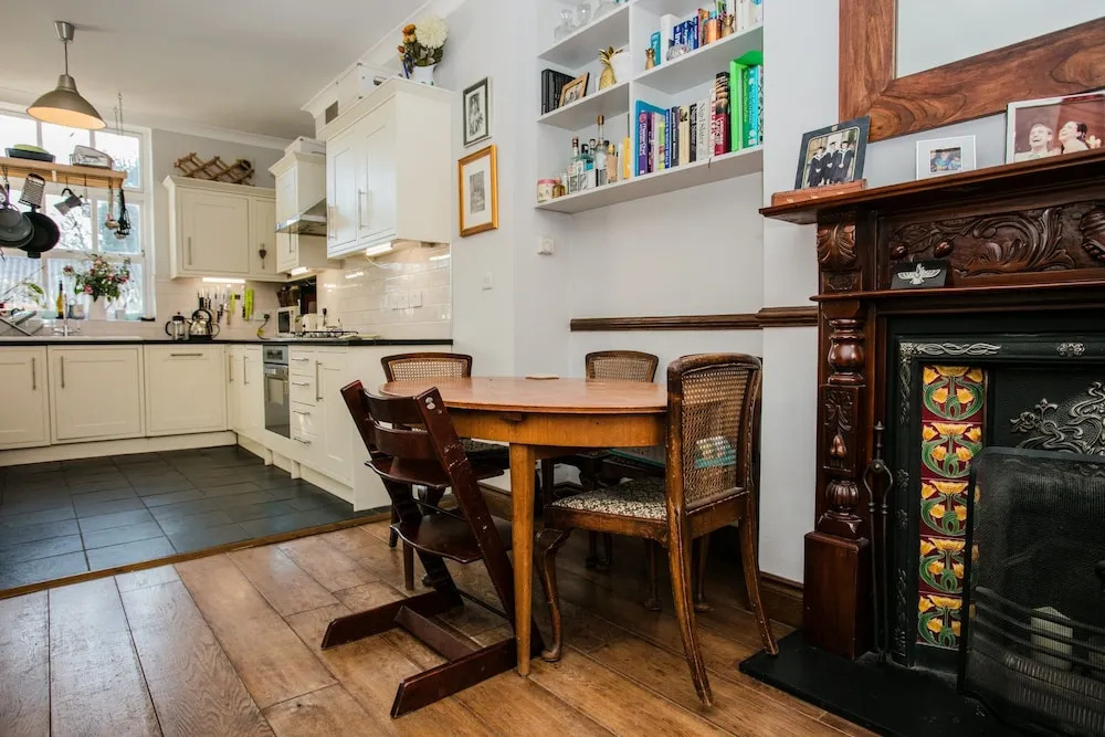 3 Bedroom Apartment Sleeps 6 in Dalston