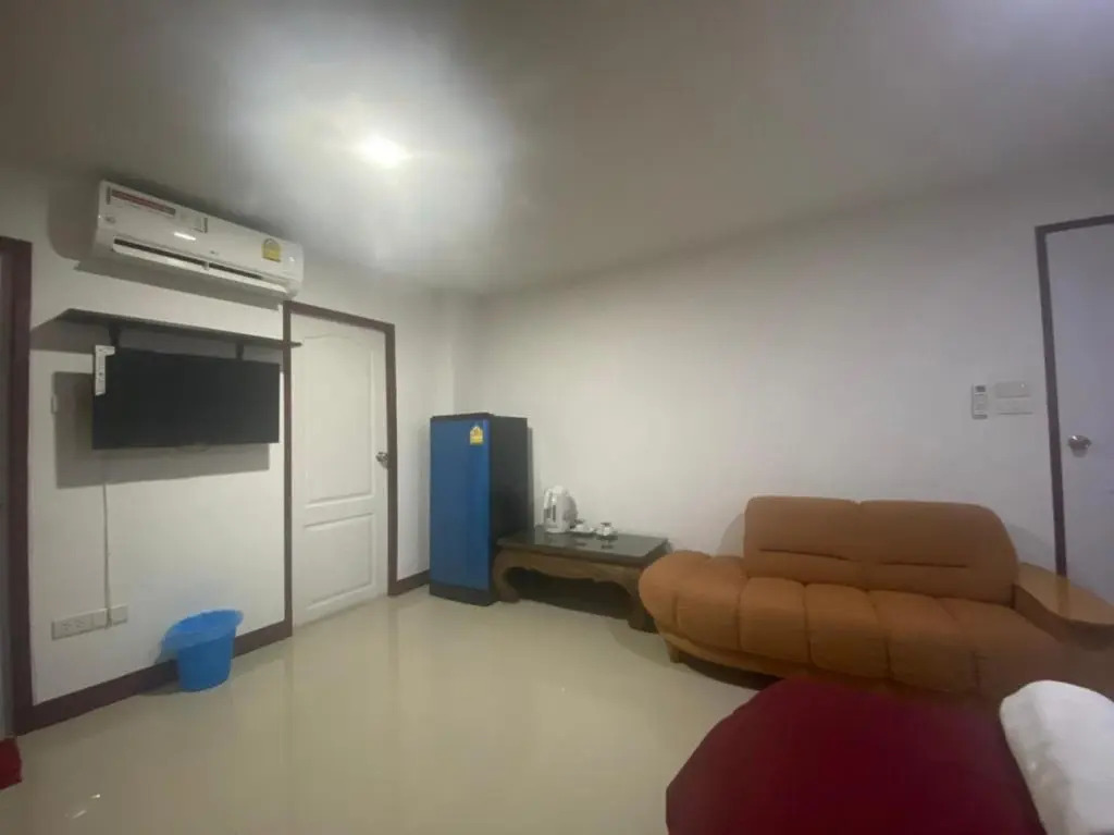 OYO 1135 Triple A Residence