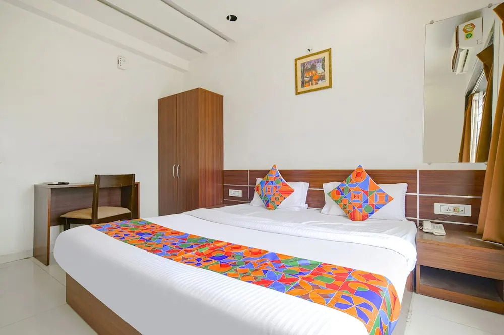 Capital O 63423 Hotel Regal Regency