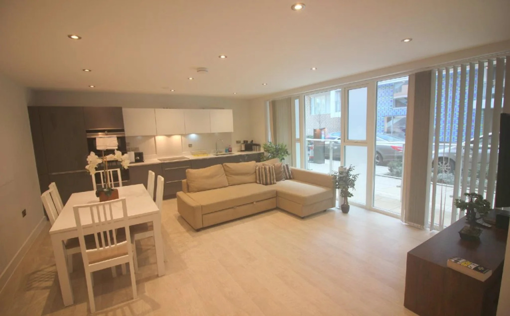 The Station Suite (Peymans)
