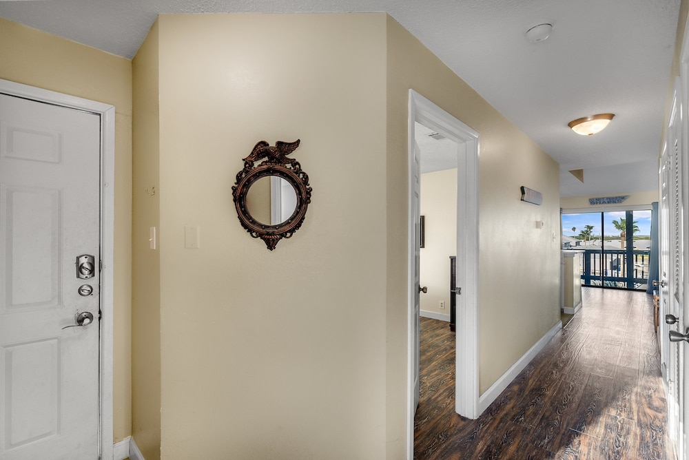 Spinnaker 317 - Waterfront/boat Slip!