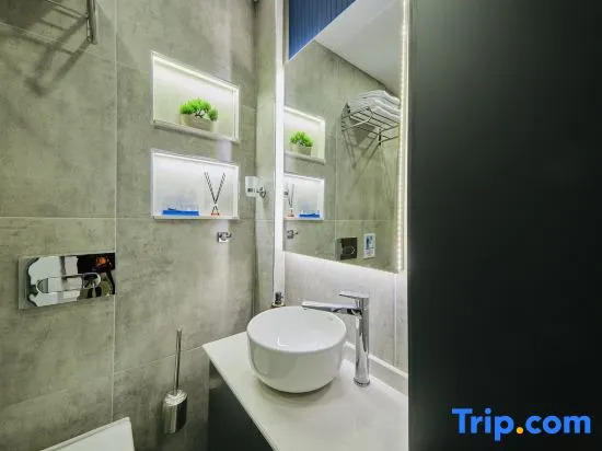 2+1 fully furnished, air-conditioned luxury apartment in Taksim Square
