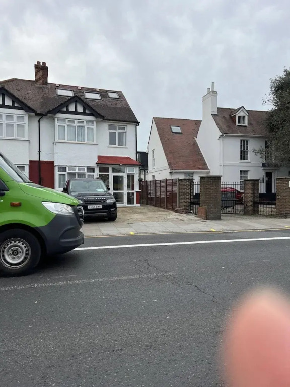 South London Single Bedroom in Mitcham