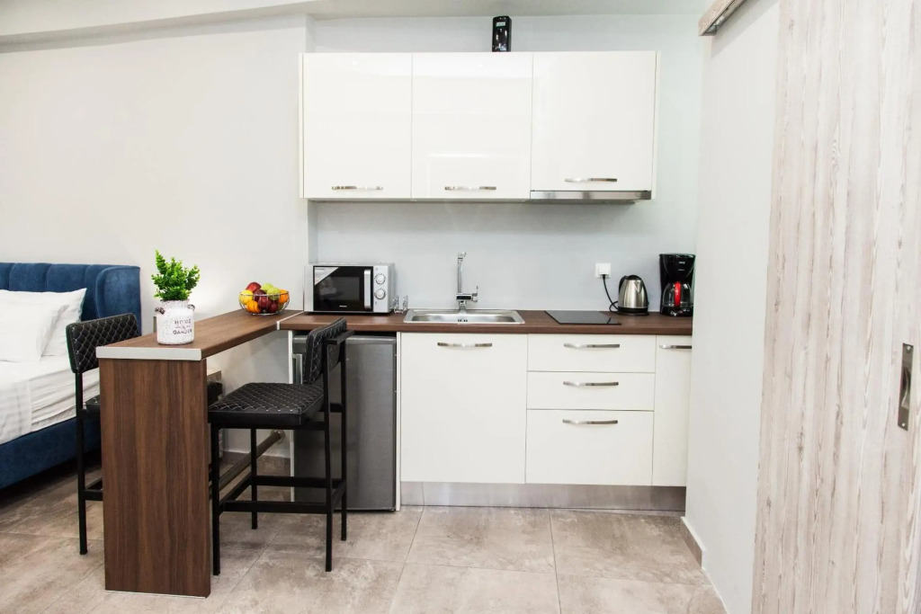 F Spacious Brand New Studio Ideal for 3 F