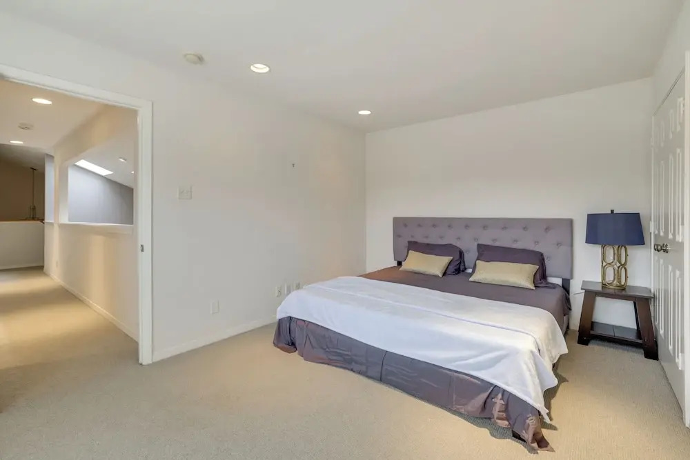 6 Mi to Dtwn Garland: Group Getaway w/ Pool Access