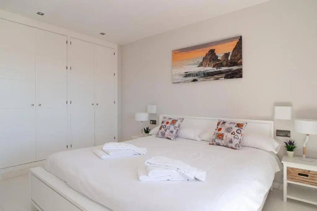 2193-Modern Apt with Terrace And Seaview
