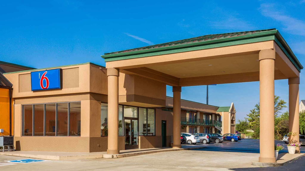 Motel 6-Clarksville, TN