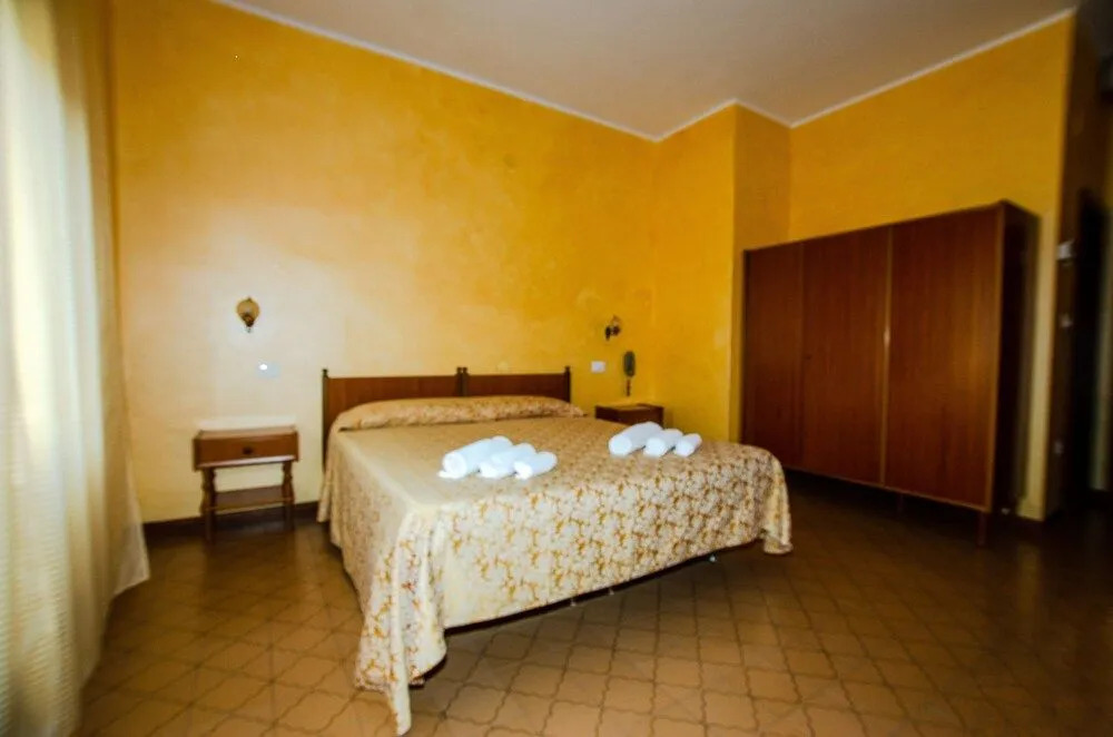 Hotel Holiday