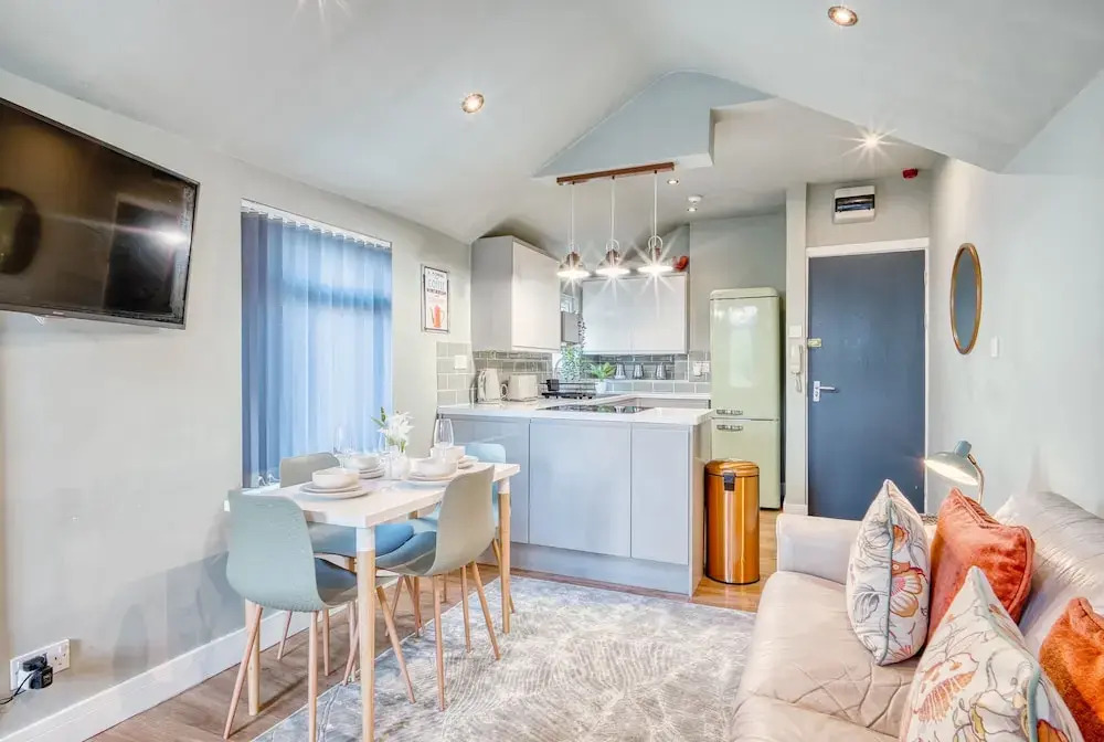 Stylish 2Bed 10 min to Centre Garden