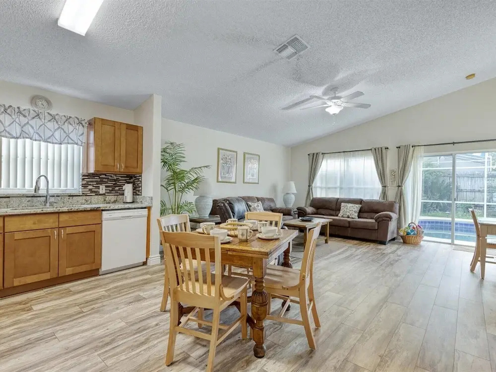 Spacious With Private Pool and Game Room 520