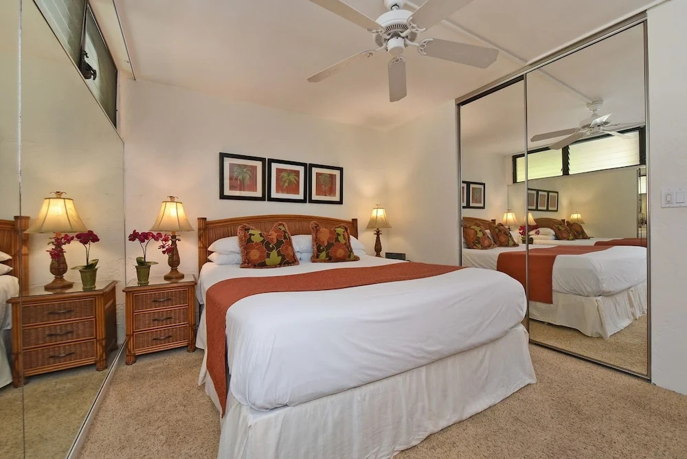 Papakea #e207 1 Bedroom Condo by RedAwning
