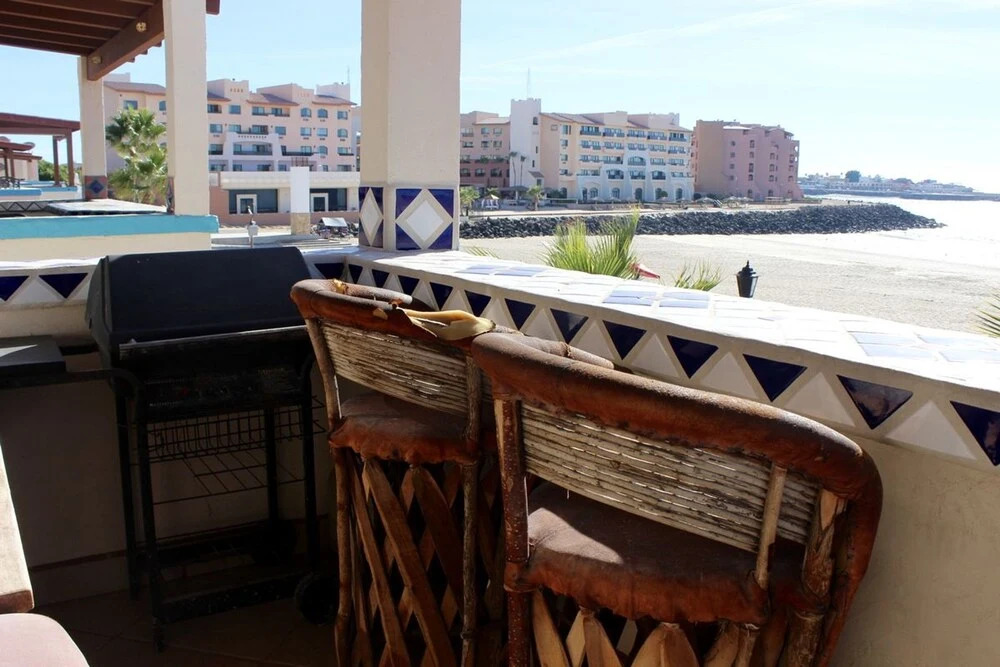 Las Gaviotas 2BR 402 by Casago
