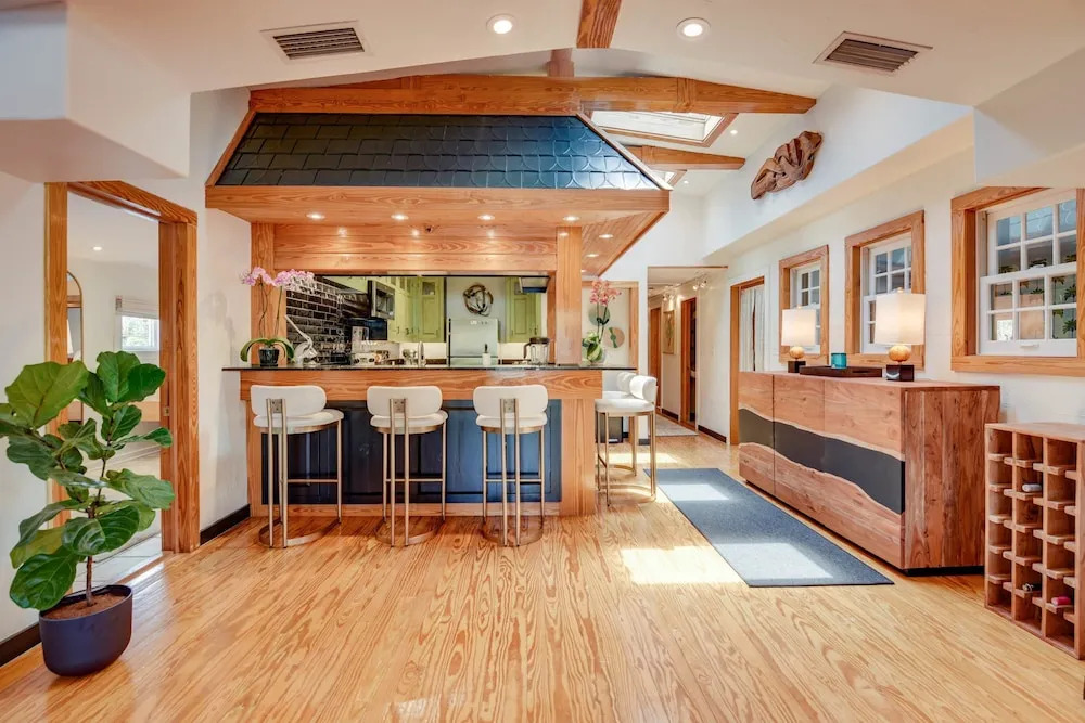 New The Green Pineapple - Balcony on Duval