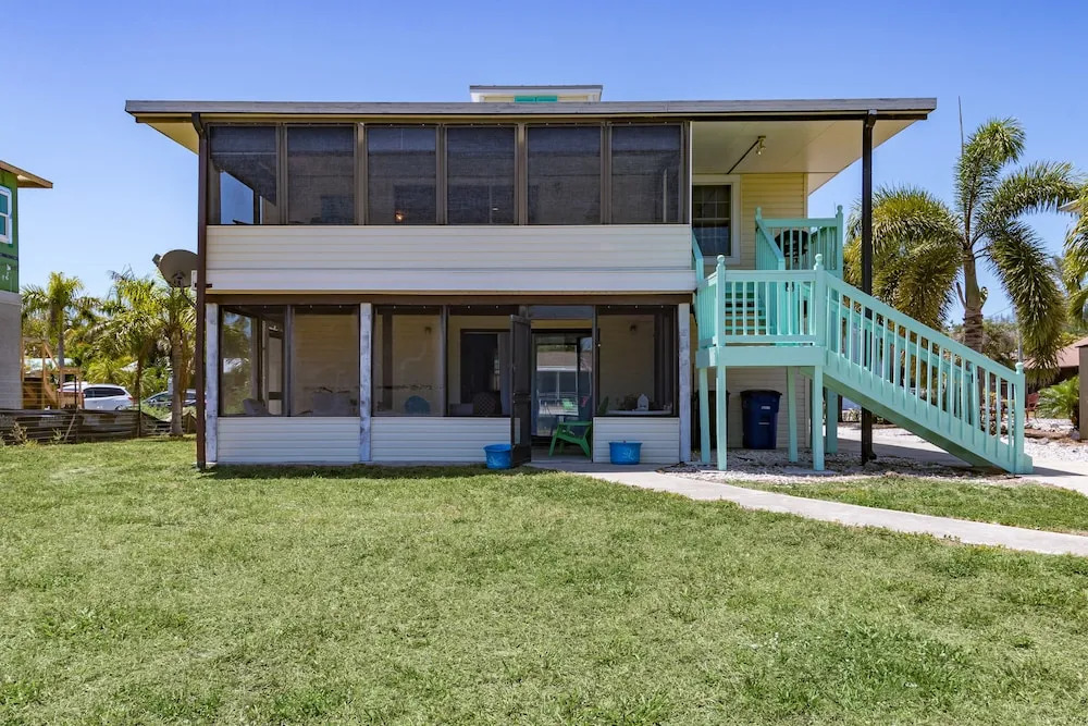 Villa Island Time by Pretty Cape Homes