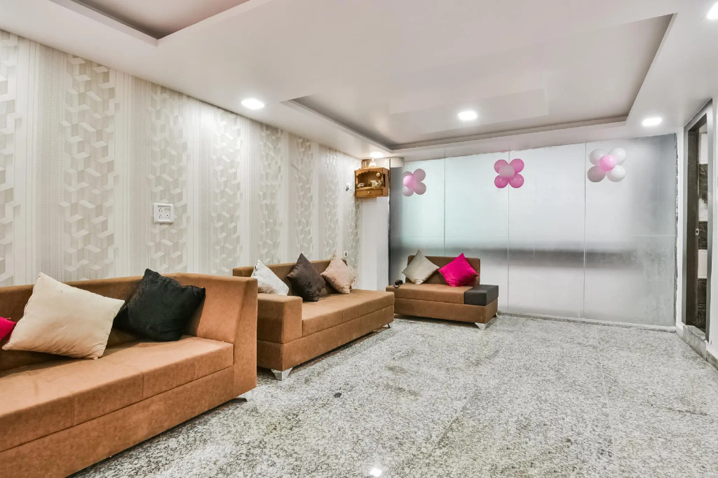 OYO 62418 Hotel Royal Palace