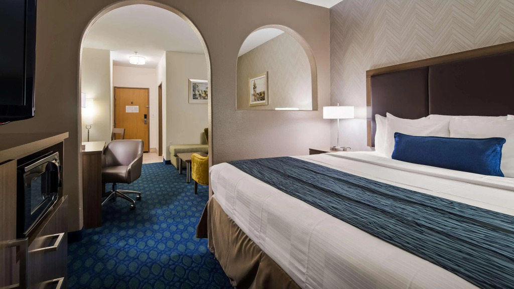 Best Western PLUS Tulsa Inn & Suites