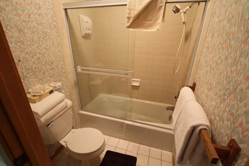Snowcreek III 441 Pet-Friendly, BBQ Grill, Updated and On the Snowcreek Meadow by RedAwning
