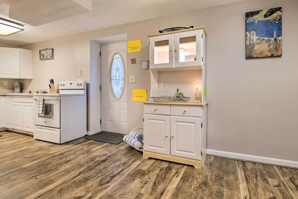 Bel Air Apartment w/ Pool ~ 2 Mi to Main St