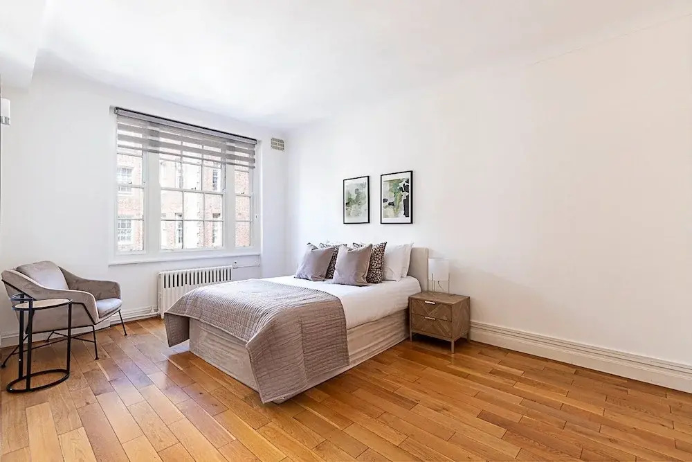 Modern 2 Bedroom Flat Near Queensway