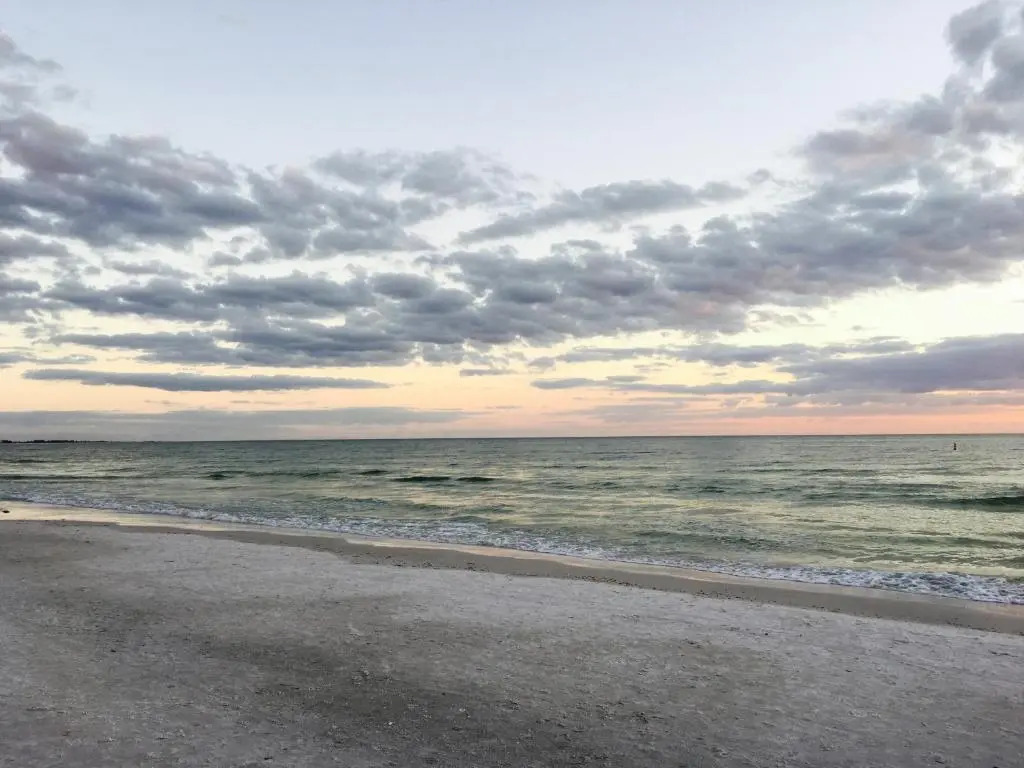 Oasis Villa Retreat Near Beaches & IMG Academy, Mins to Downtown