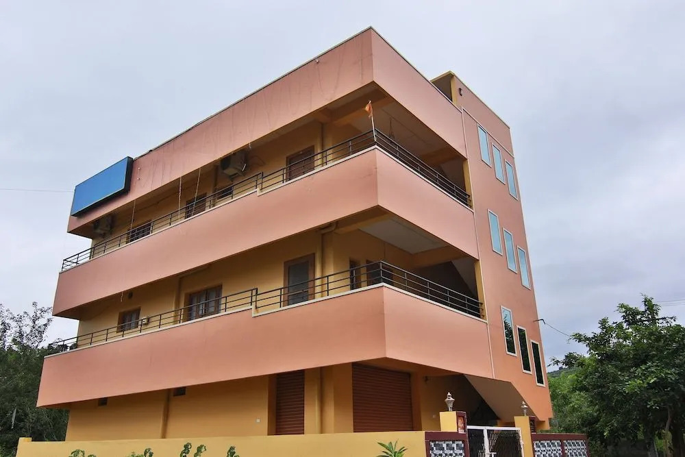 OYO 10043 SRK Guesthouse