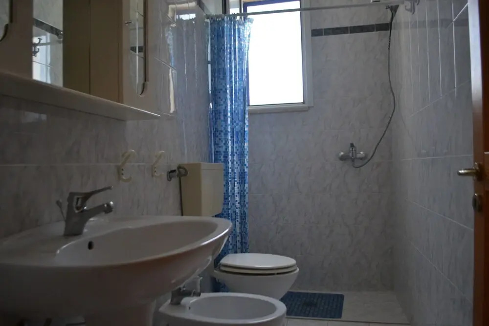 Cosy Apartment Near The Beach With Balcony Pets Allowed Parking Available