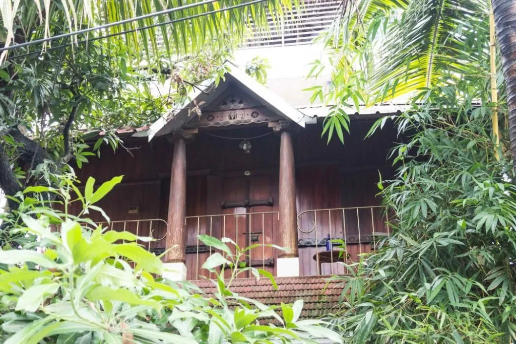 Adams Wood House Ayurveda Homestay Retreat Kochi