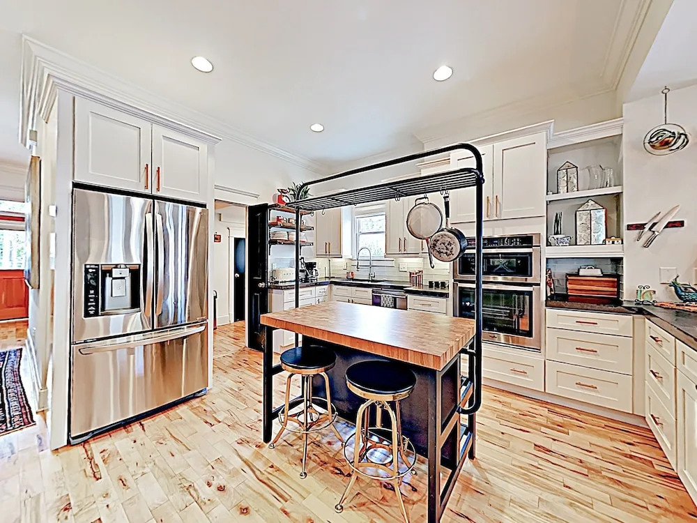 17th Street Home - 4 Br Home