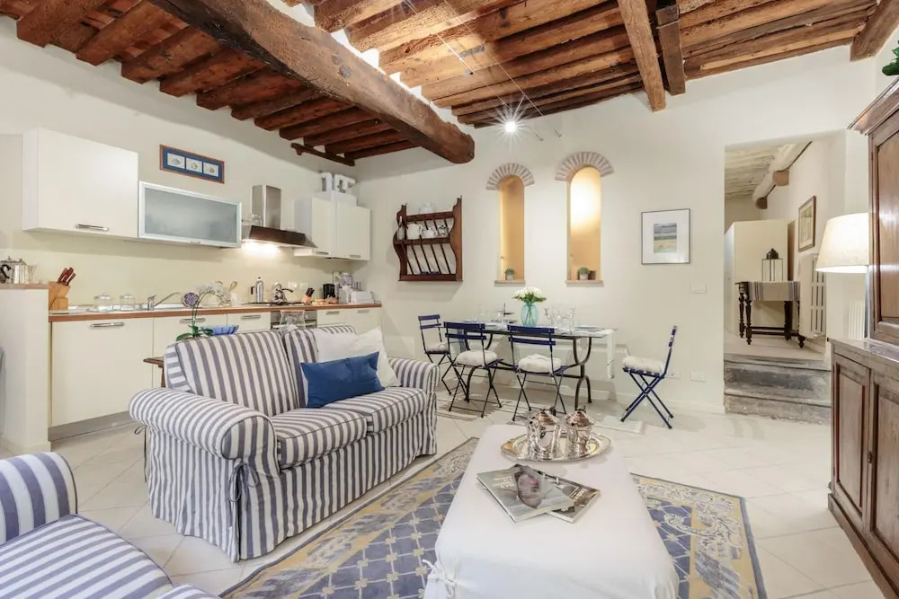 The 1400 s Apartment
