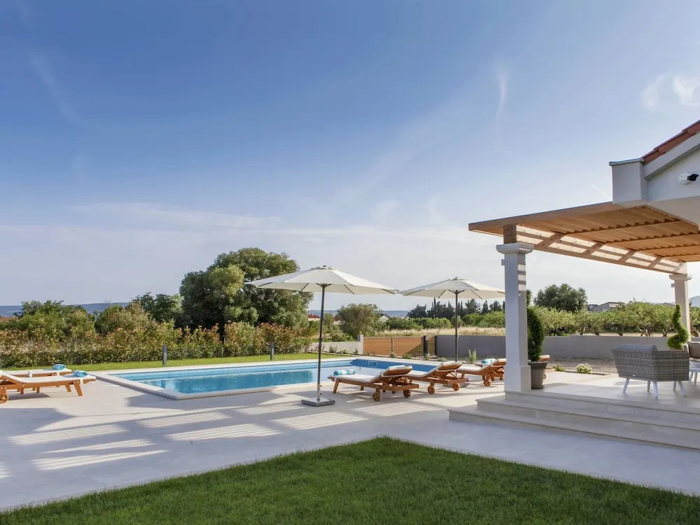 Modern Villa in Kaštel Novi With Private Pool