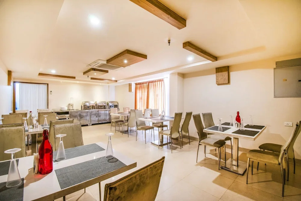 FabHotel Prime Royal Castle