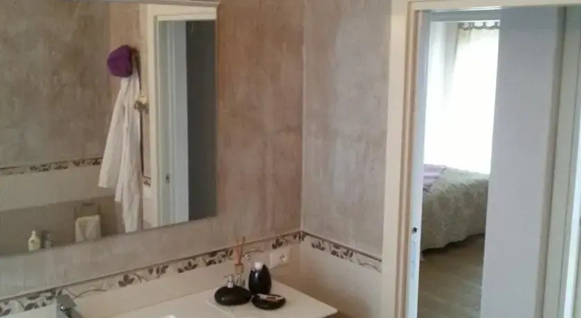 Villa con piscina e campo da tennis
