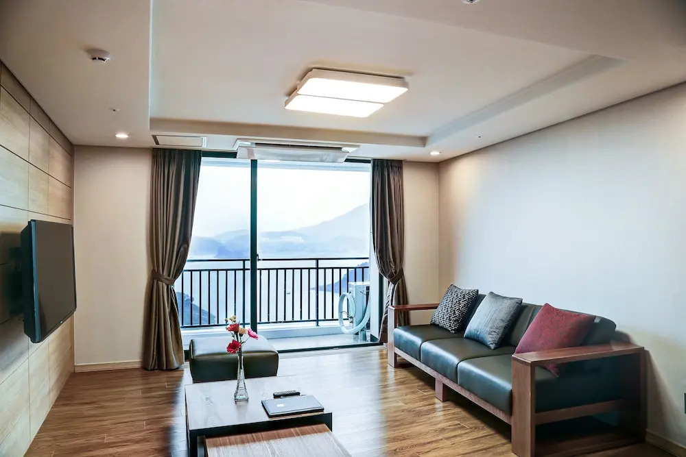 Cheongpung resort hill house