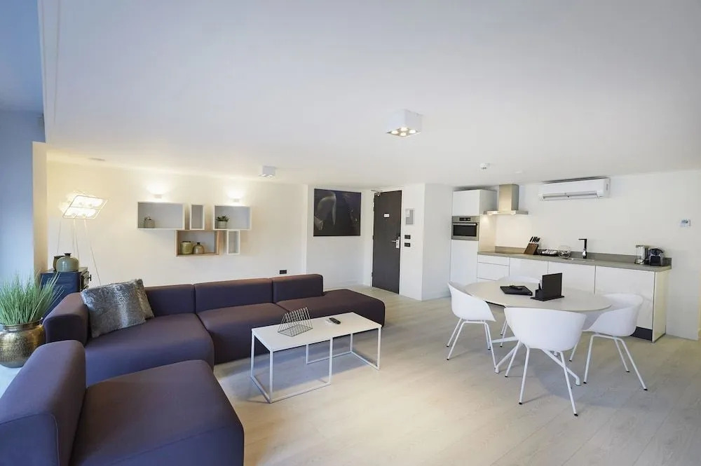 "DE BANK" - Hotel Apartments